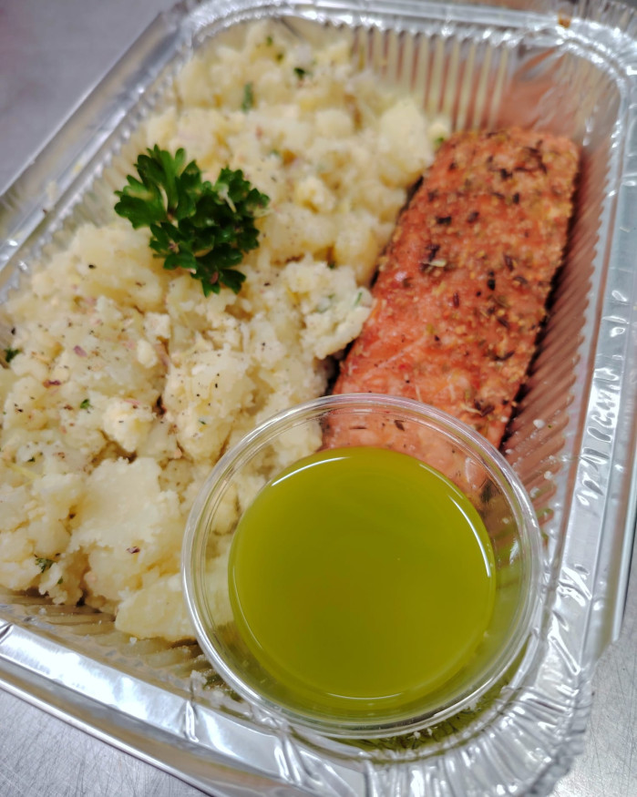 Pavé de saumon provençal, écrasé de pommes de terre, huile de persil - La part