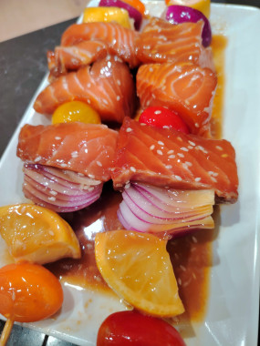 Brochette de saumon teriyaki-sesame-citron - pièce