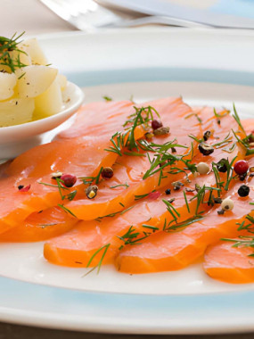 Gravlax de saumon / Pommes de terre vapeur - la part